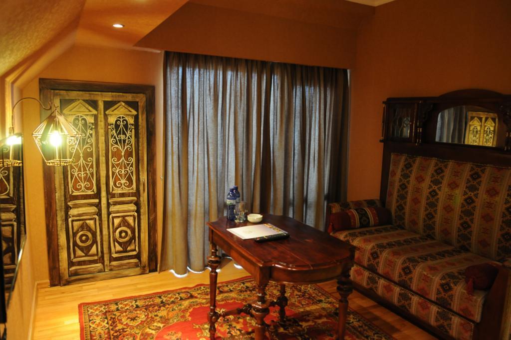 Prestige Palace - Esquisse Hotel Tbilisi ภายนอก รูปภาพ
